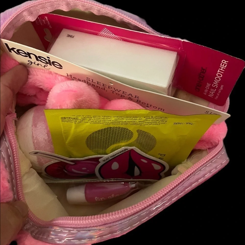 Kensie Pink Furry LOVE Cosmetic Bag Gift Set
